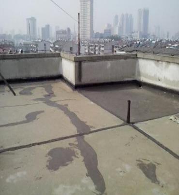 邵阳市漏水维修 楼顶漏水是什么原因，楼顶漏水维修方法是什么?
